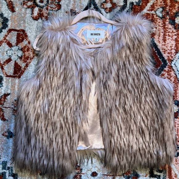 Bb Dakota Size M Fur Vest - Picture 5 of 9
